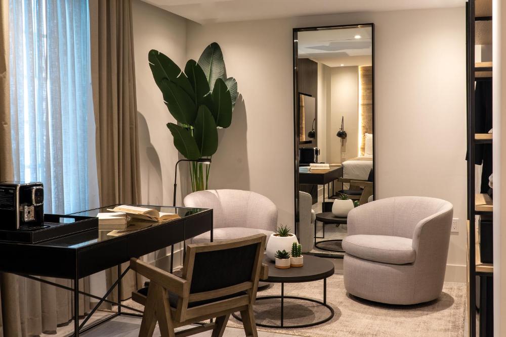 Deluxe Queen Suite interior
